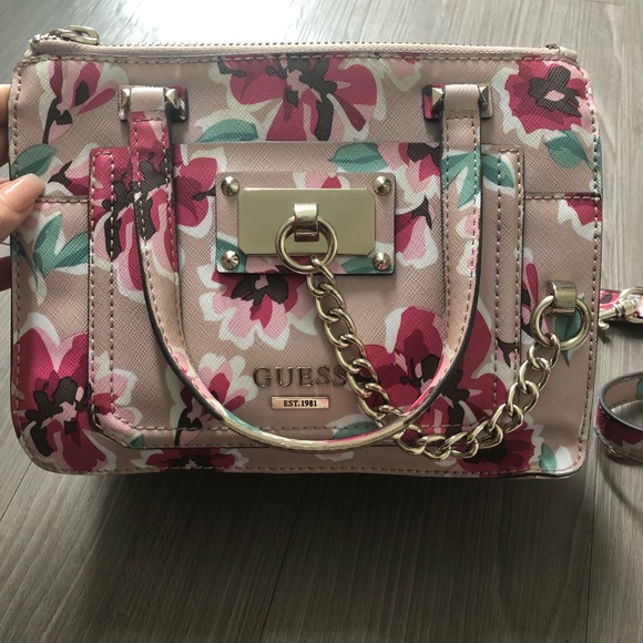 Authentic guess bag Matching Silk scarf as a gift - Picture 1 of 7